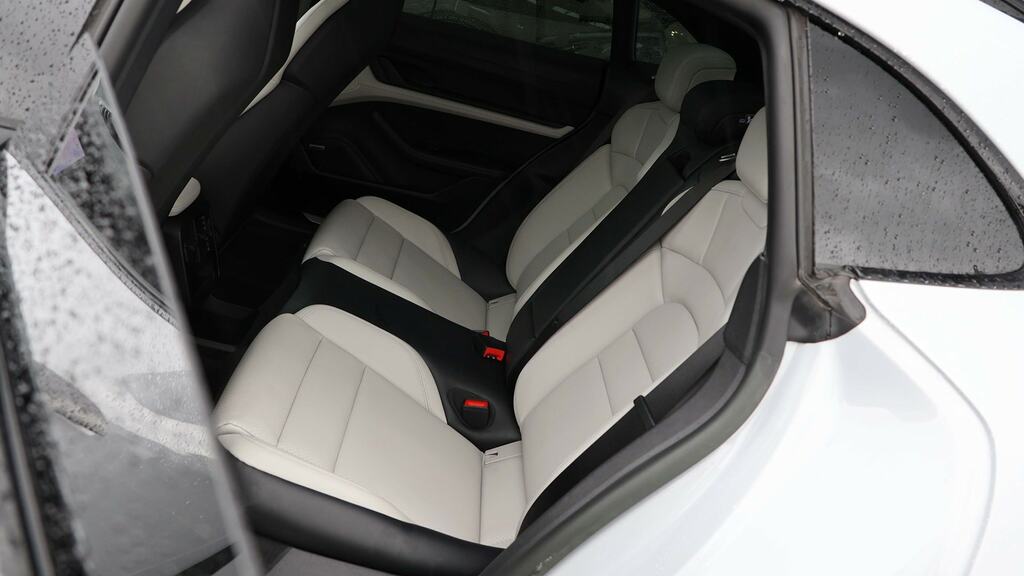 Porsche Taycan 4X2 White #19