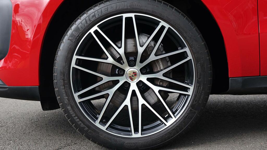 Porsche Macan 5dr Pdk Red #4
