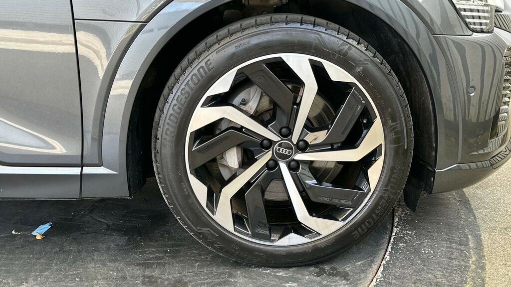 Audi Q8 e tron 250Kw 50 Quattro 95Kwh Black Edition Grey #5