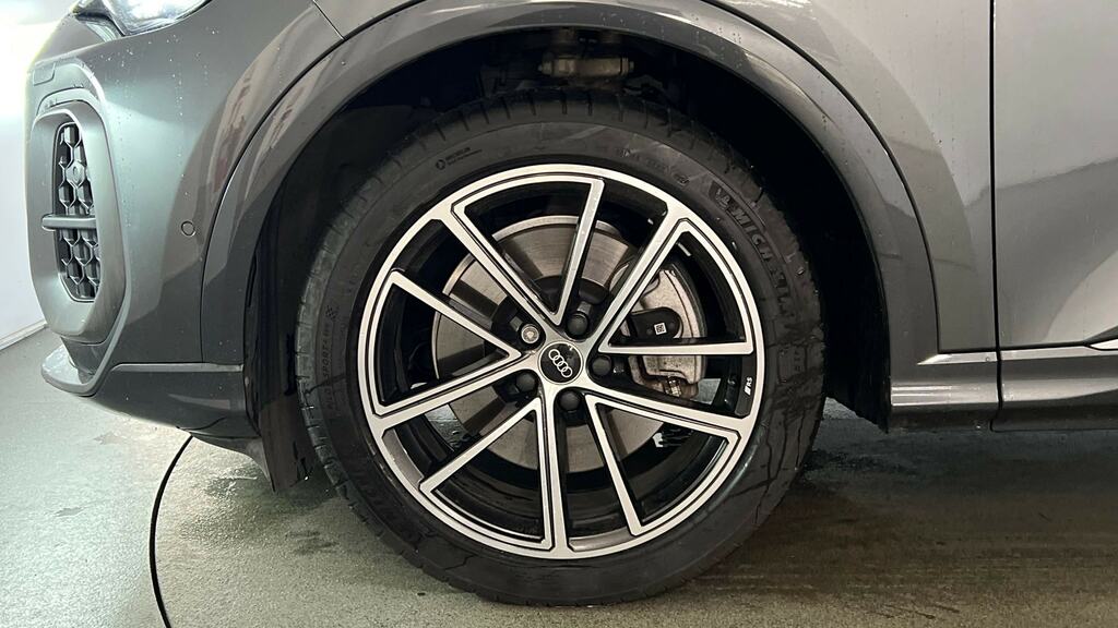 Audi Q5 2.0 Tdi Quattro Launch Edition S Tronic Grey #5