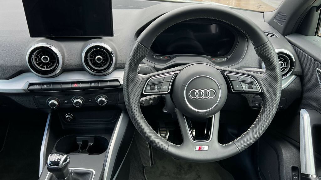 Audi Q2 35 Tfsi Black Edition Tech Black #10