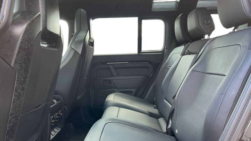Land Rover Defender 110 4.4 P635 Octa Black 110 Black #4