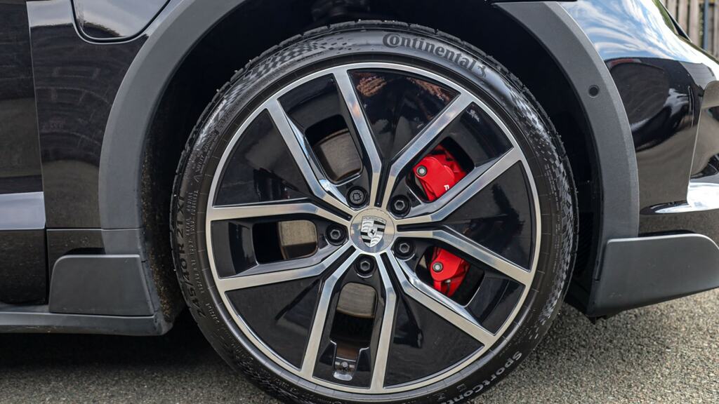 Porsche Taycan 440Kw 4S 105Kwh Black #4