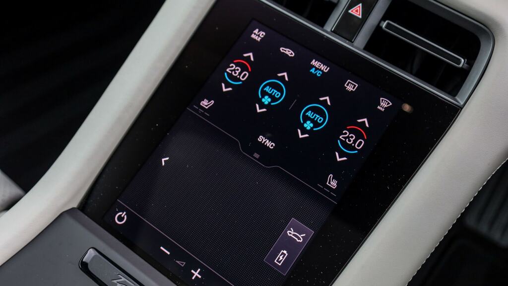 Porsche Taycan Performance Plus 105Kwh Black Edition Saloon E ND75ZWS Black #18