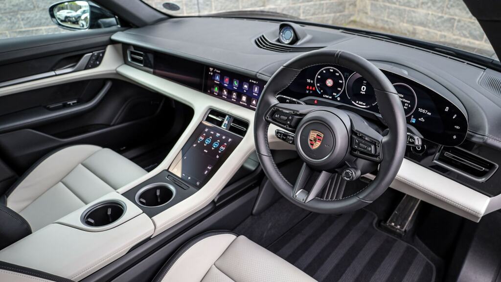 Porsche Taycan 440Kw 4S 105Kwh Black #3