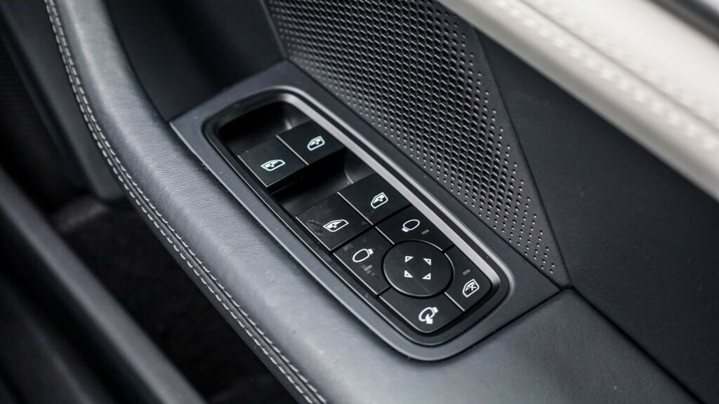 Porsche Taycan Performance Plus 105Kwh Black Edition Saloon E ND75ZWS Black #25