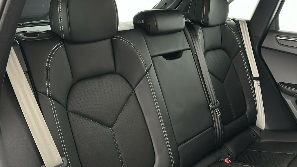 Porsche Macan 380Kw 4S 100Kwh Black #37