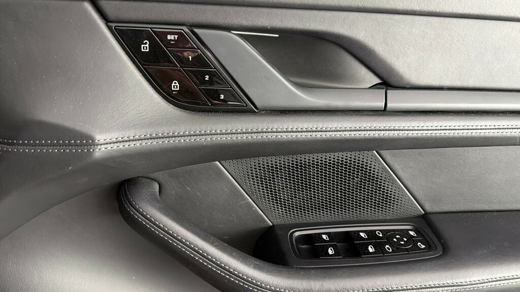 Porsche Taycan 4S 93Kwh Grey #21