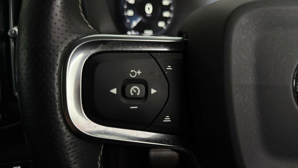 Volvo XC40 2.0 D3 R-design 148 Bhp Grey #17