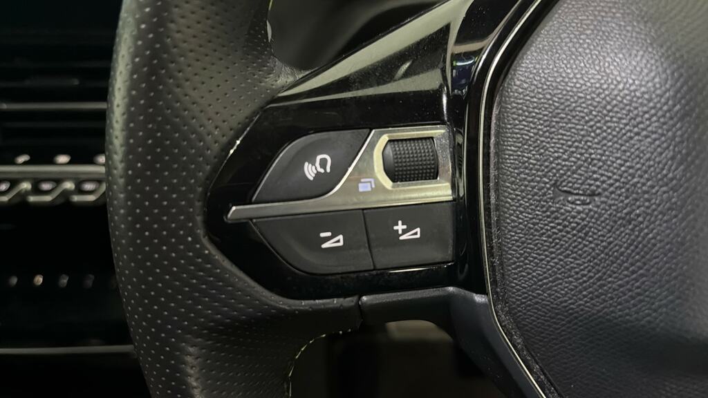 Peugeot e-208 Gt Black #17