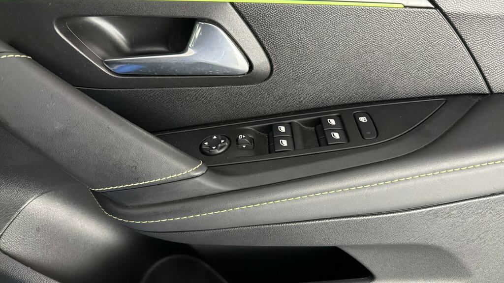 Peugeot e-208 Gt Black #21