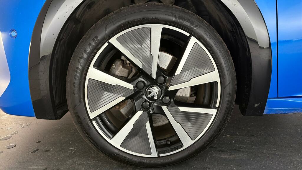 Peugeot e-208 Gt Black #24