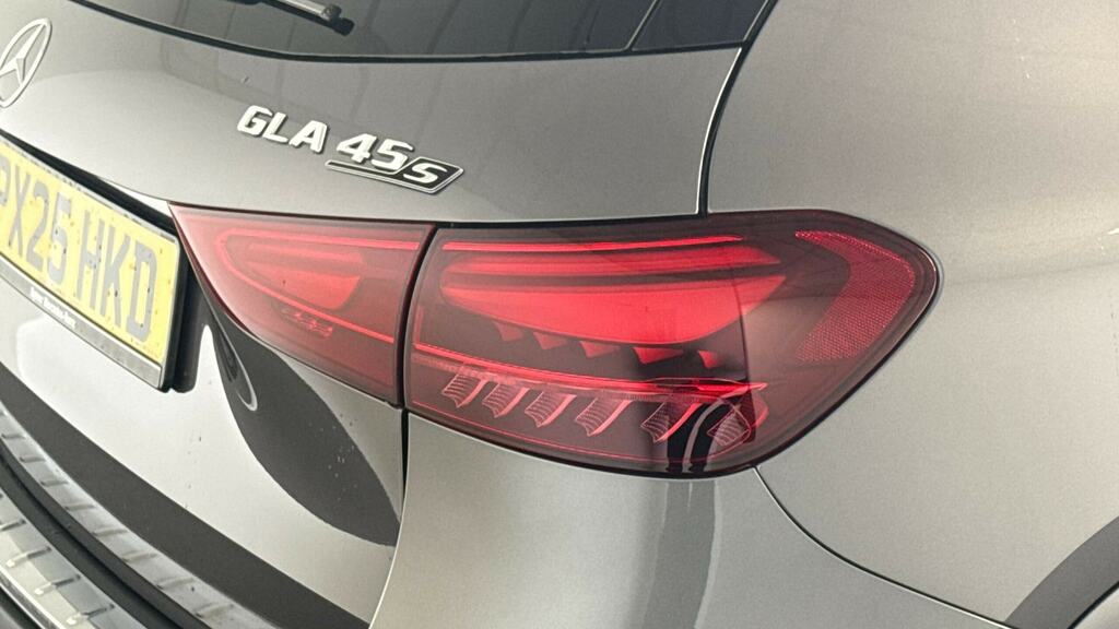 Mercedes-Benz GLA Class 200 Sport Executive Black #19