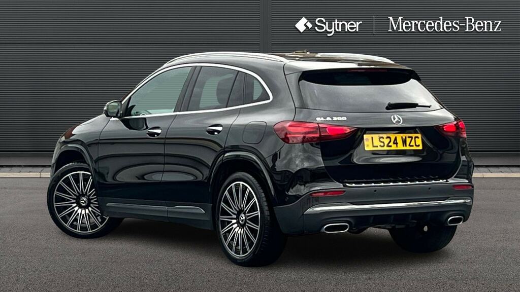 Mercedes-Benz GLA Class Gla 200 Amg Line Premium Plus Black #2
