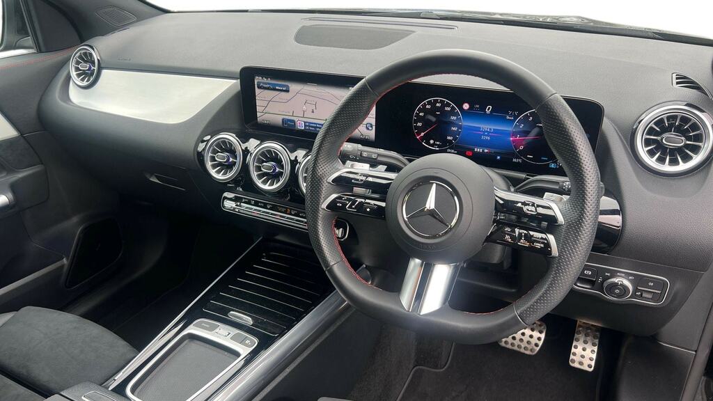 Mercedes-Benz GLA Class Gla 200 Amg Line Premium Plus Black #3