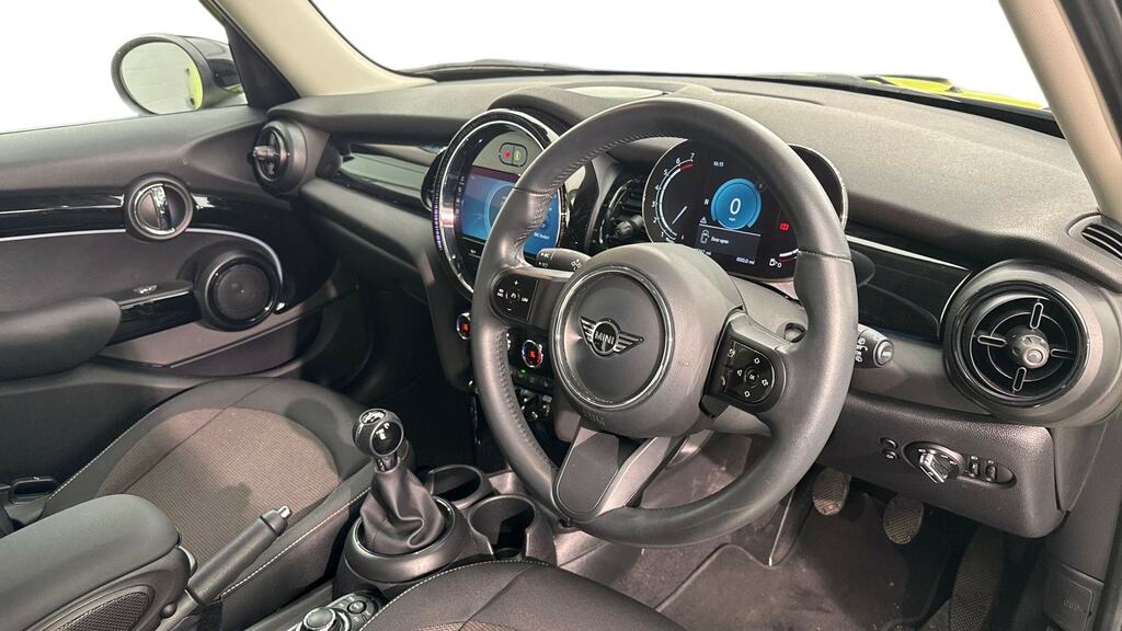 Mini Hatch 1.5 Cooper Classic Premium Yellow #6