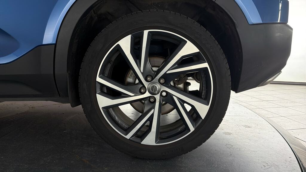 Volvo XC40 1.5L R-design Silver #25