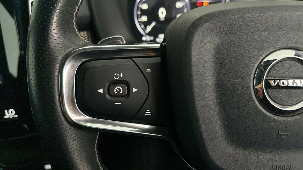 Volvo XC40 1.5L R-design Silver #17