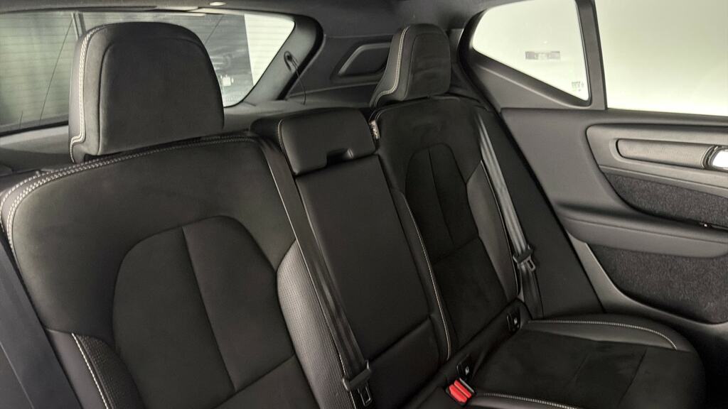 Volvo XC40 1.5L R-design Silver #12