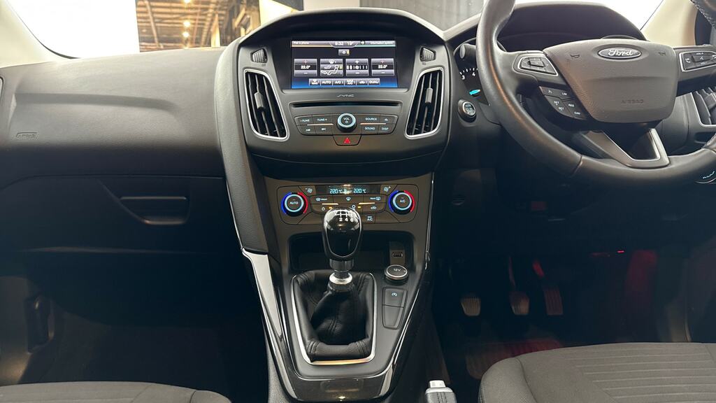 Ford Focus 1.0 Ecoboost 125 Titanium Black #6
