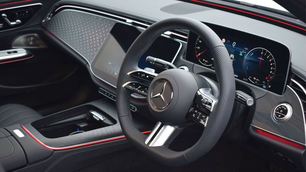 Mercedes-Benz E Class E300e Amg Line Premium 9G-tronic Silver #3