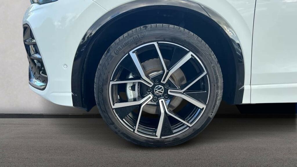 Volkswagen Tiguan Elegance Launch Edition White #5