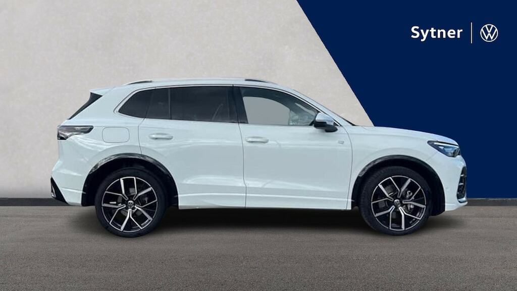 Volkswagen Tiguan Elegance Launch Edition White #4