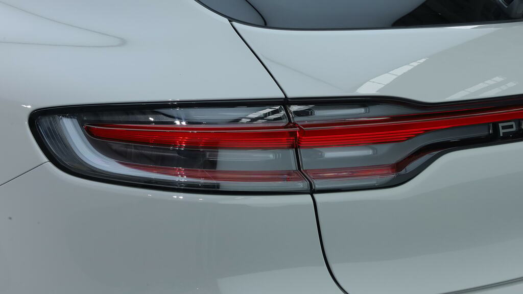 Porsche Macan 100Kwh Suv 360 Ps Silver #29