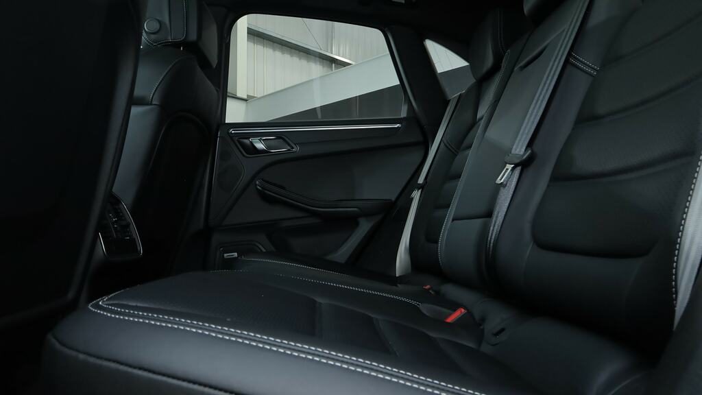 Porsche Macan 100Kwh Suv 360 Ps Silver #21