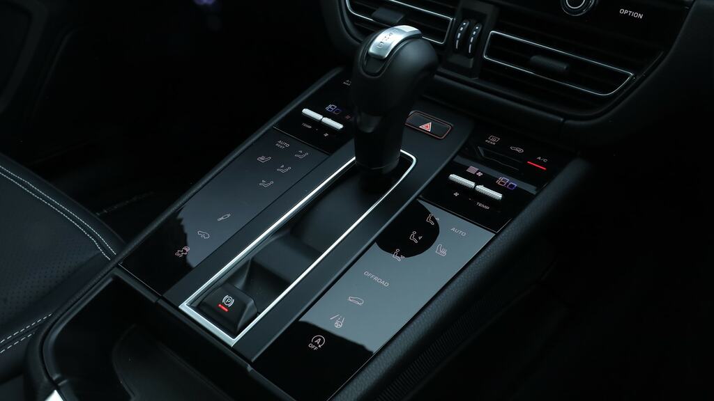 Porsche Macan 100Kwh Suv 360 Ps Silver #18