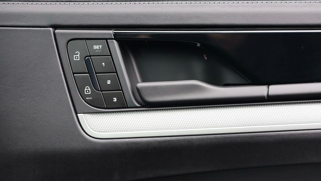 Porsche Cayenne Turbo E-hybrid Tiptronic S 5 Seat Black #23