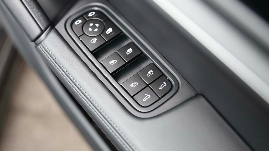 Porsche Cayenne Turbo E-hybrid Tiptronic S 5 Seat Black #24