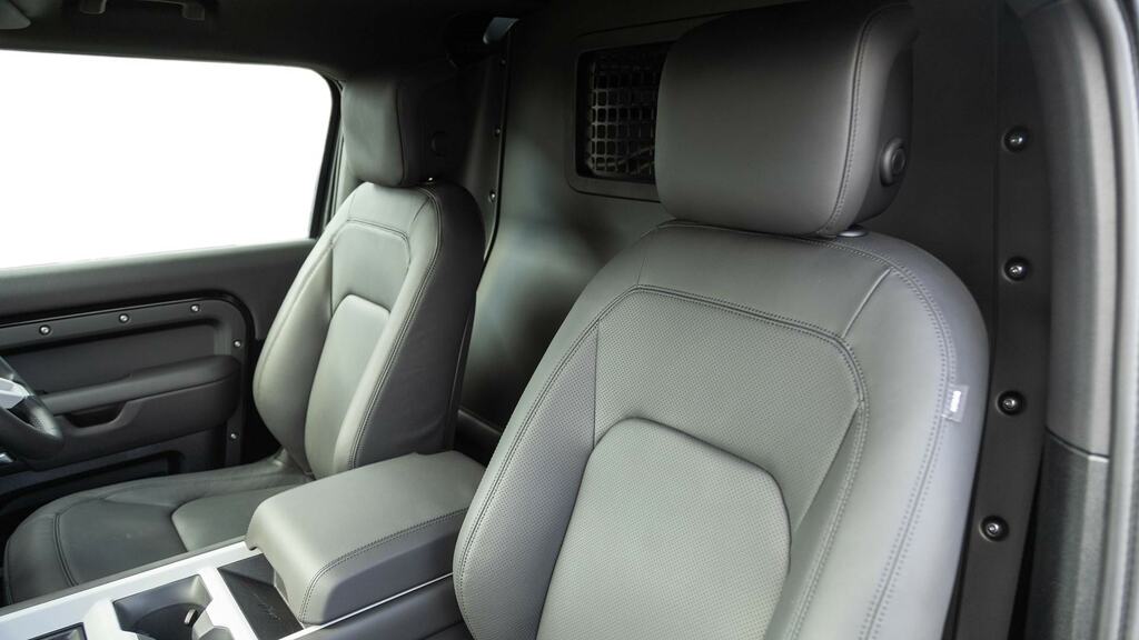 Land Rover Defender 90 3.0 D350 Hard Top X-dynamic Hse Black #4