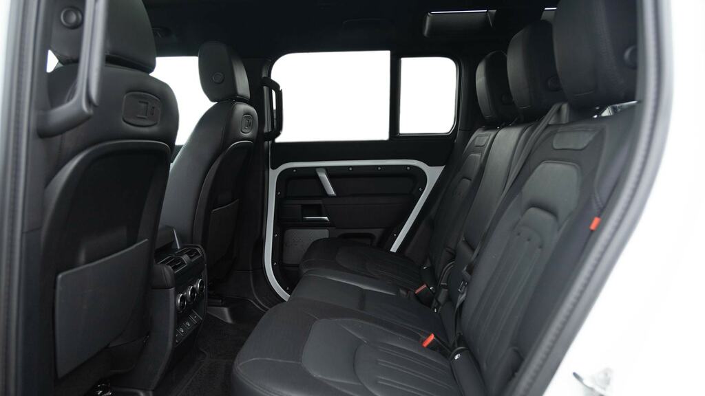 Land Rover Defender 110 3.0 D250 X-dynamic S 110 7 Seat White #3