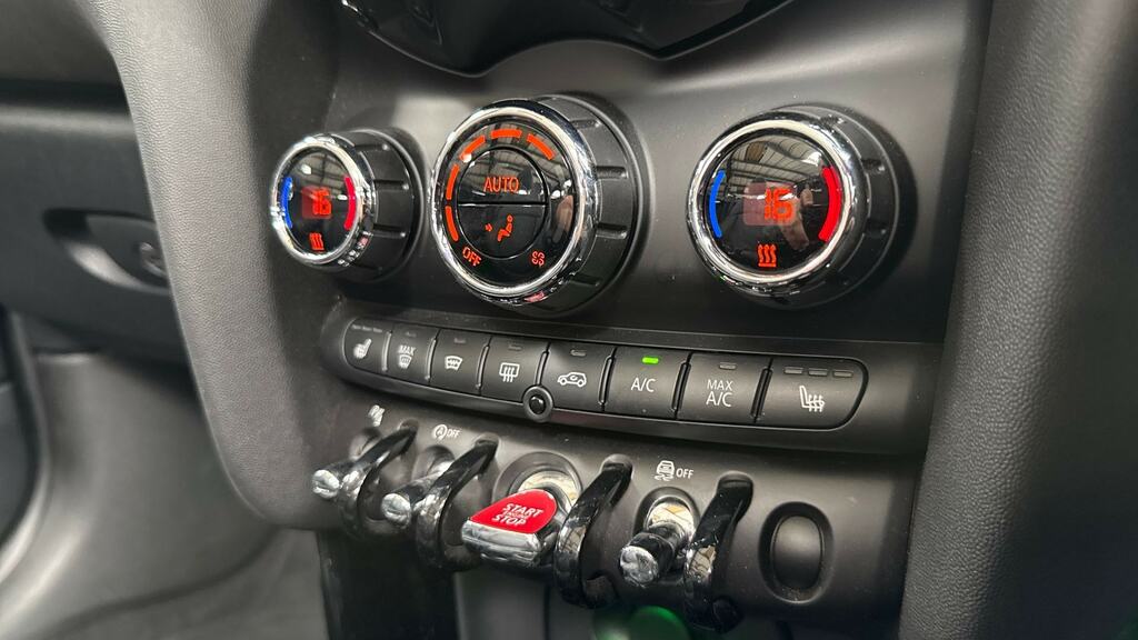 Mini Convertible 1.5 Cooper Sport Convertible Steptronic Orange #19