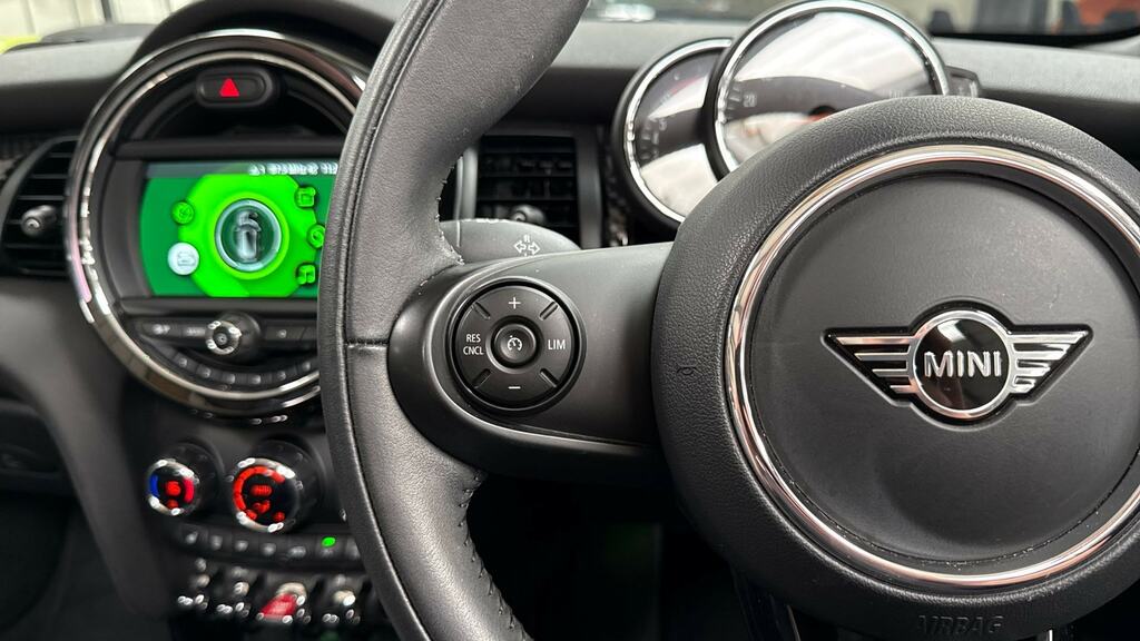 Mini Convertible 1.5 Cooper Sport Convertible Steptronic Orange #17
