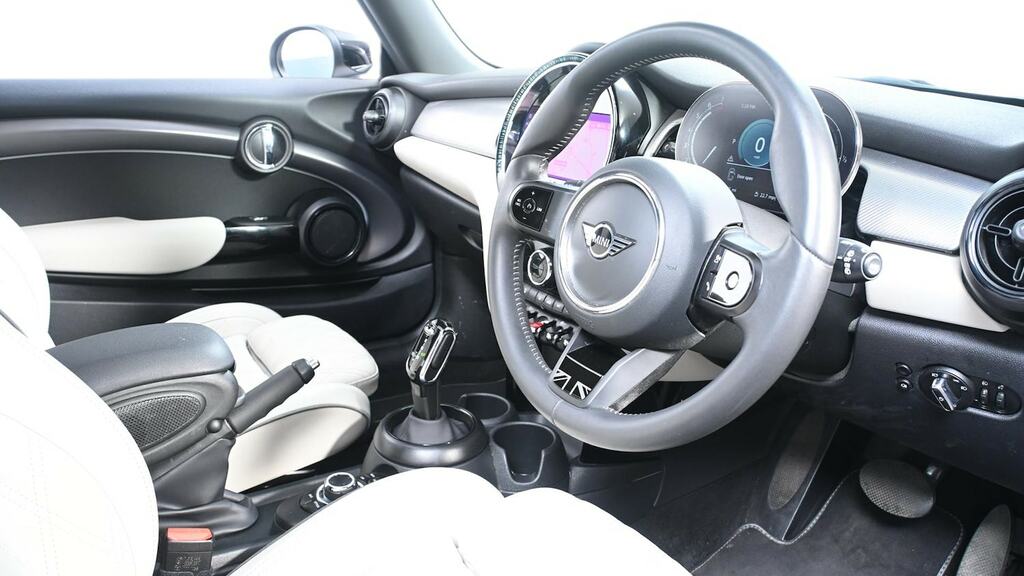 Mini Hatch 1.5 Cooper Exclusive Silver #6