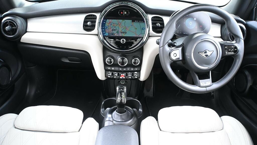 Mini Hatch 1.5 Cooper Exclusive Silver #4