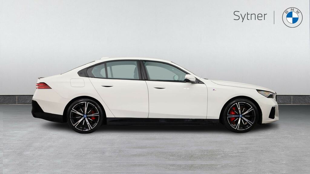 BMW i5 250Kw Edrive40 M Sport Pro 84Kwh White #3