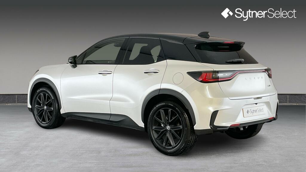 Lexus LBX 1.5 Vibrant Edition E-cvt Bi-tone White #2