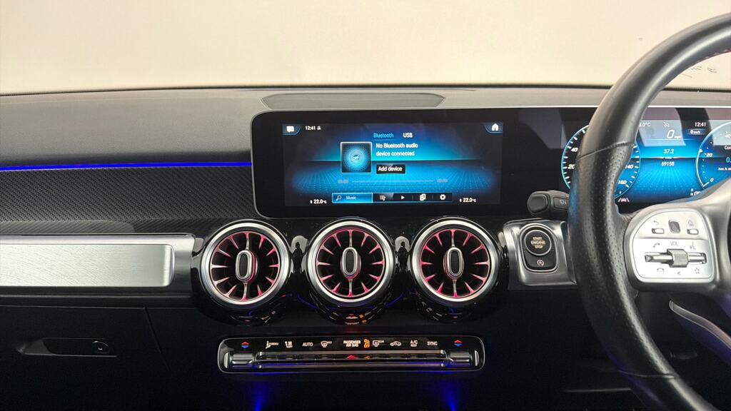 Mercedes-Benz GLB Class Glb 200D Amg Line Premium 8G-tronic White #6