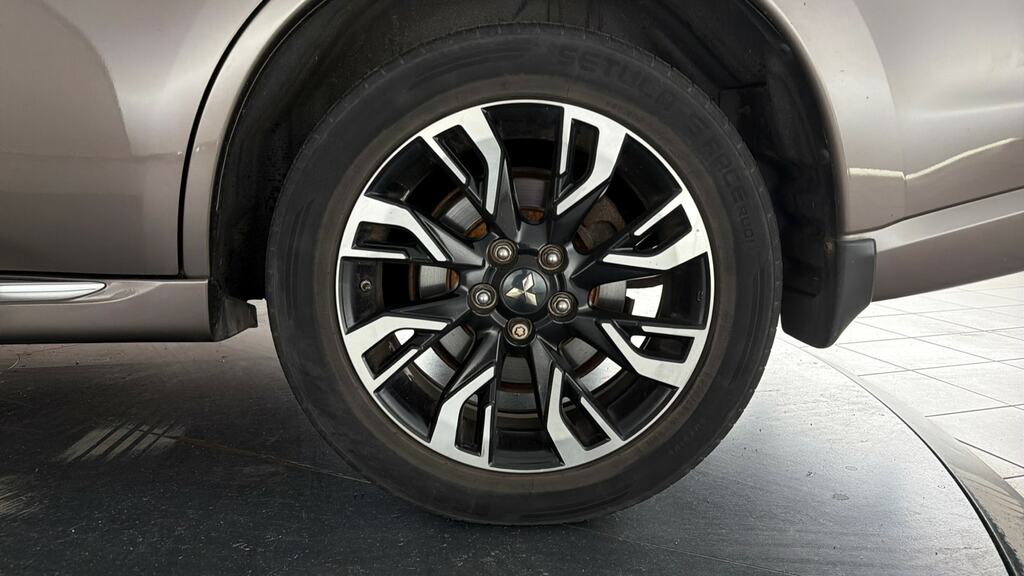 Mitsubishi Outlander 2.2 Di-d Gx4 Grey #25