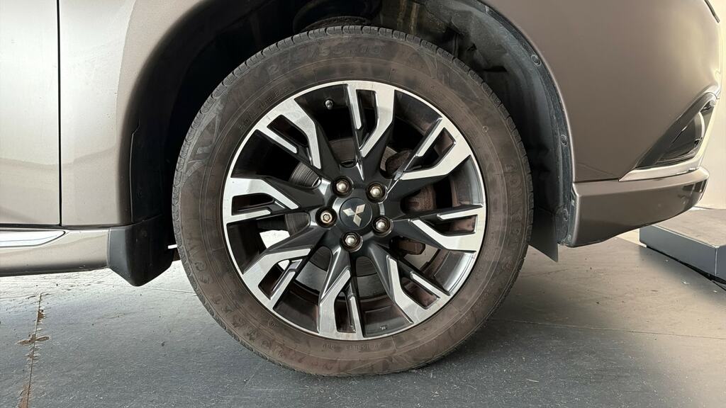 Mitsubishi Outlander 2.2 Di-d Gx4 Grey #23