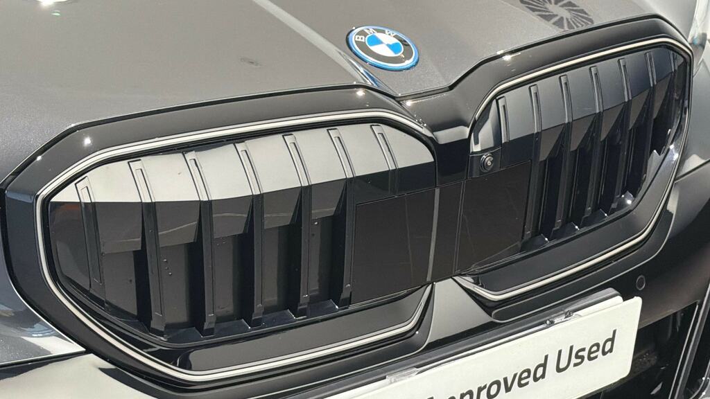 BMW 5 Series 550E Xdrive M Sport Tech Plus Blue #24