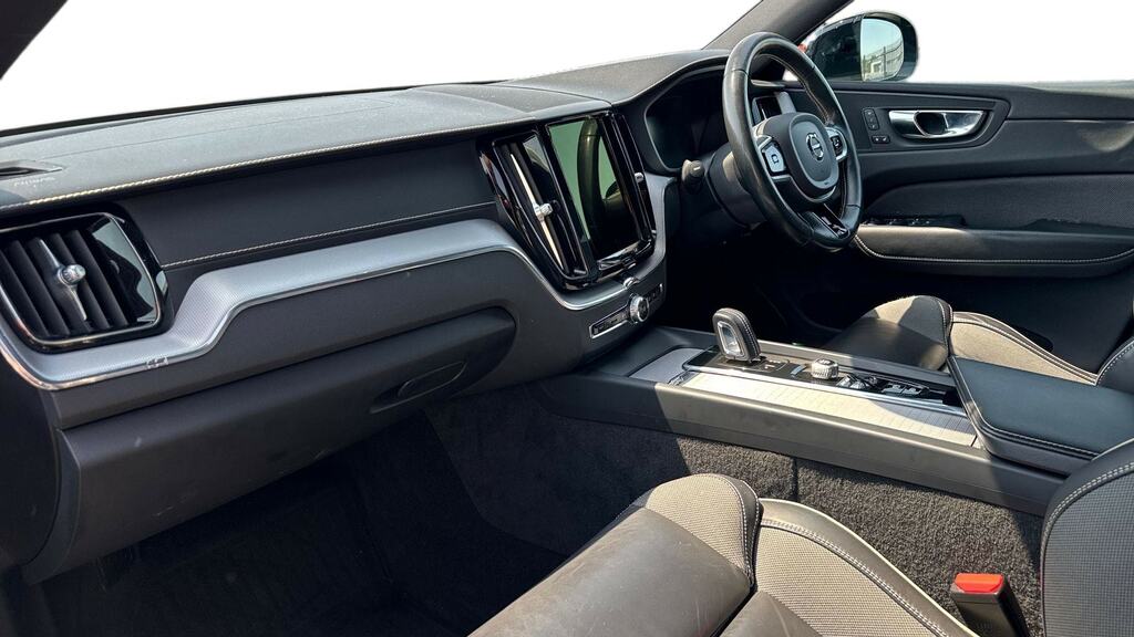 Volvo XC60 2.0 B4d R Design Pro Geartronic Black #4