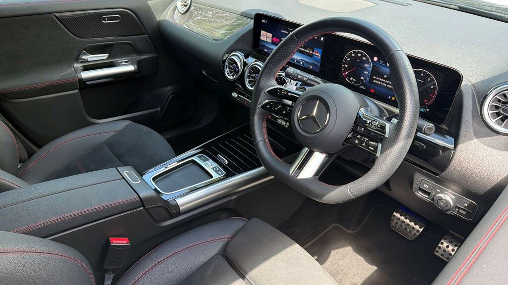 Mercedes-Benz GLA Class Gla 200 Amg Line Executive Black #3