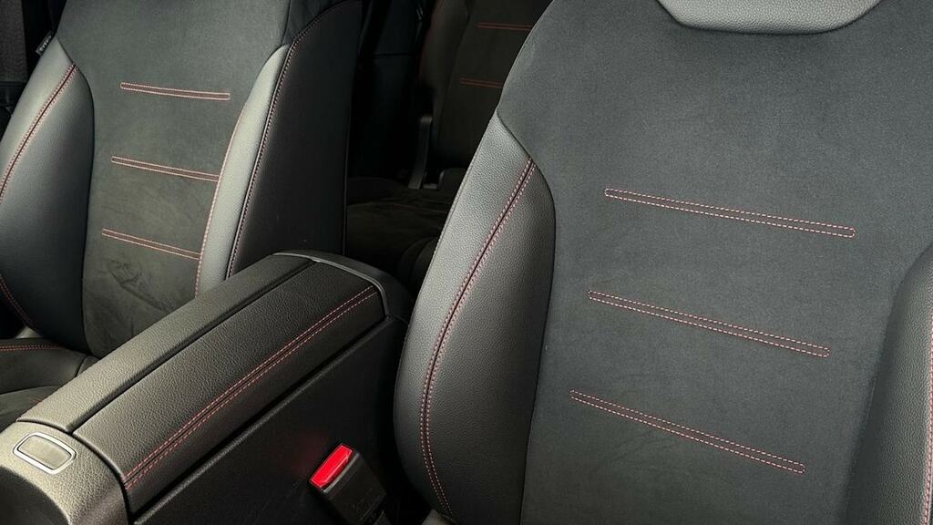 Mercedes-Benz GLB Class Glb 200 Exclusive Launch Edition 7G-tronic Grey #11
