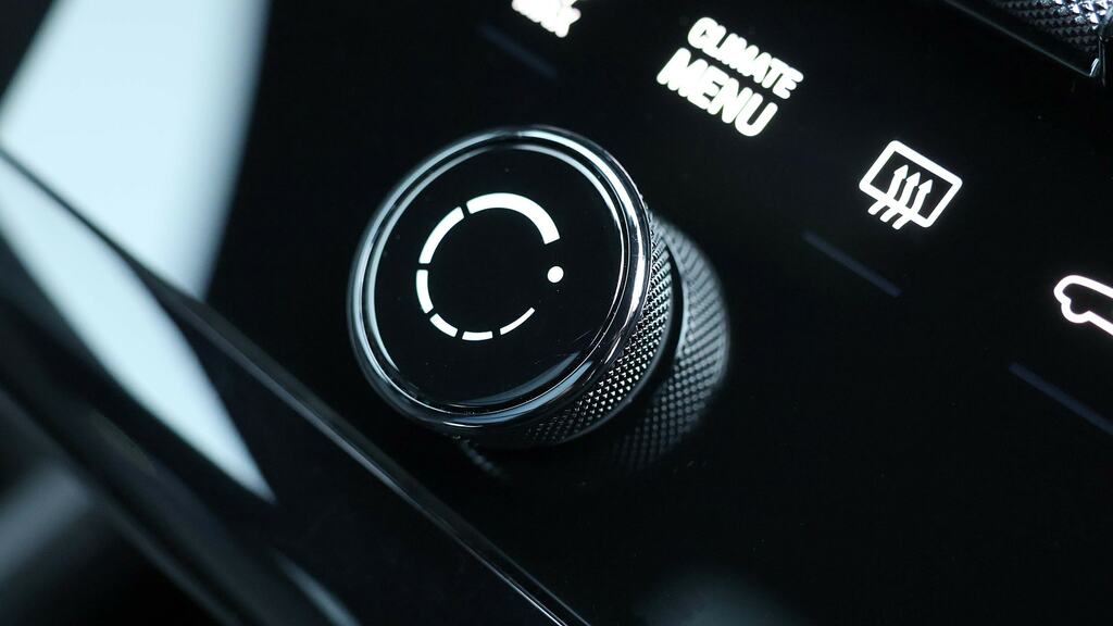 Porsche Macan 100Kwh Suv 360 Ps Black #16