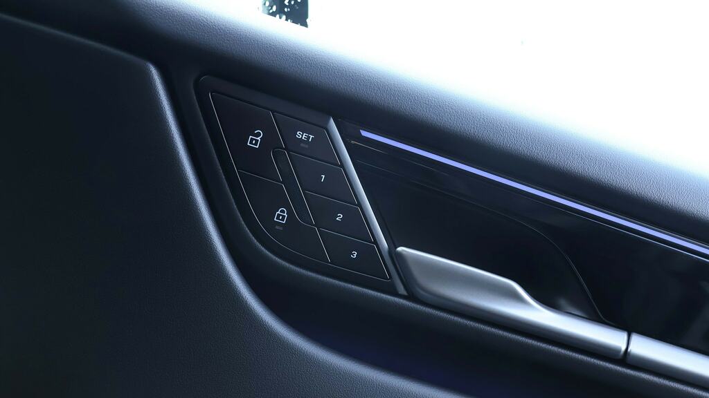 Porsche Macan 100Kwh Suv 360 Ps Black #22
