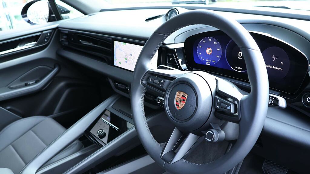 Porsche Macan 100Kwh Suv 360 Ps Black #7